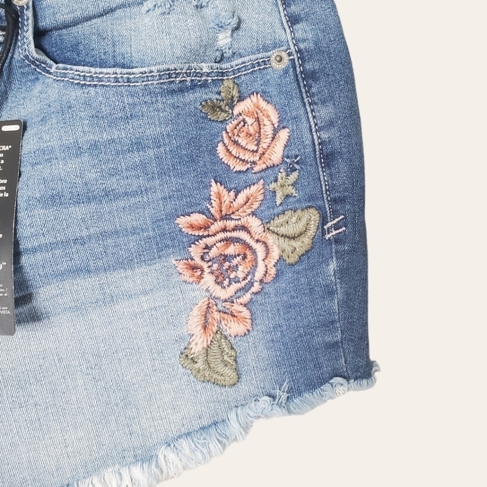 MUDD Embroidered High Rise Jean Shorts - Picture 6 of 6